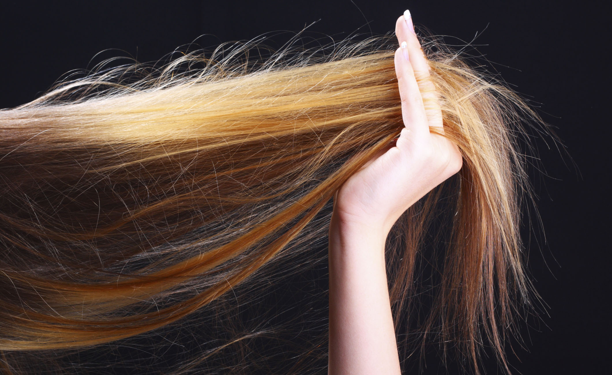 Caduta dei capelli: è davvero colpa delle stagioni?