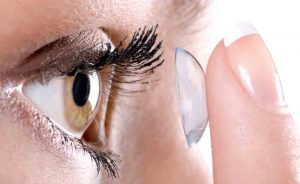 lenti a contatto: i rischi di un cattivo uso