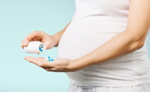 Farmaci in gravidanza: quali assumere e quali no secondo l'AIFA