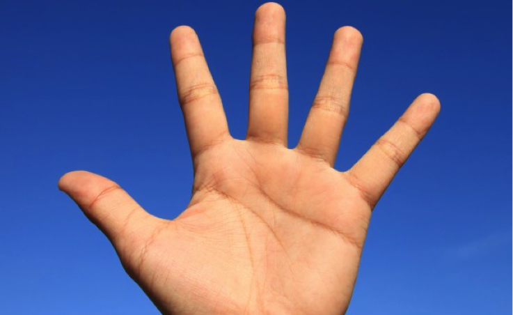 Quando la cisti sulla mano nasconde un tumore: come capirlo e curarsi in tempo