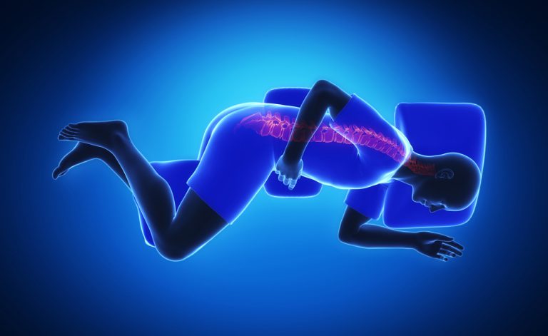 Materasso e cuscino possono incidere sulle apnee notturne? La corretta posizione per dormire sogni tranquilli